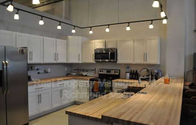 120 W MARSHALL ST