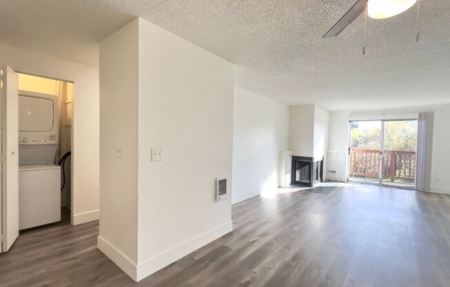 2 beds, 1 bath, 886 sqft, $1,575, Unit 117