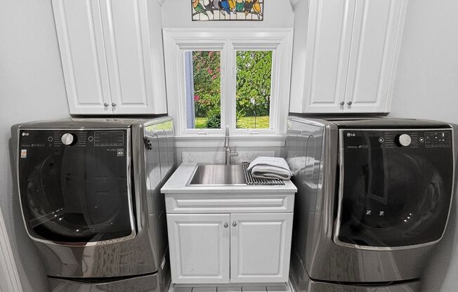 4 beds, 3.5 baths, $6,300