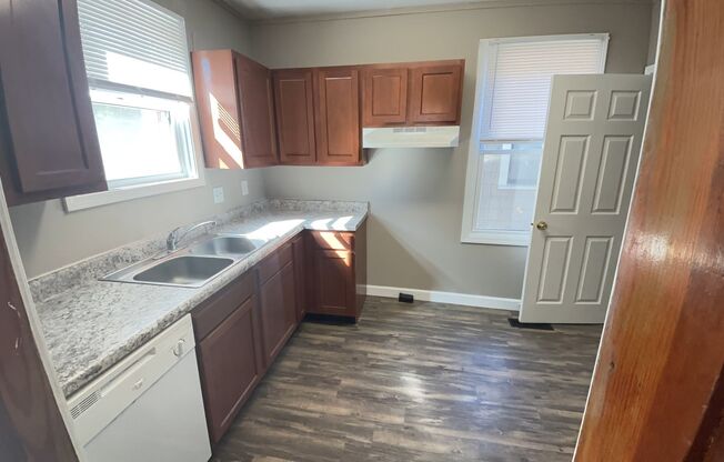 2 beds, 1 bath, $1,275