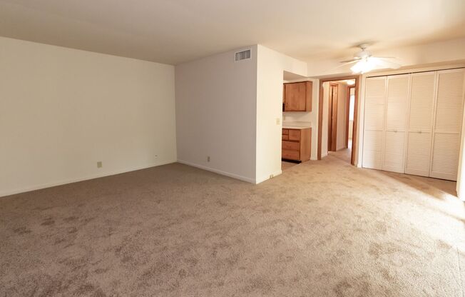 1 bed, 1 bath, 800 sqft, $1,025, Unit E06