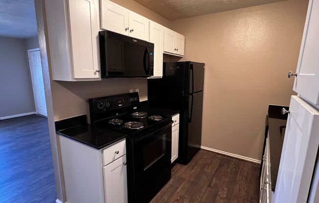 2 beds, 2 baths, 883 sqft, $995, Unit 501