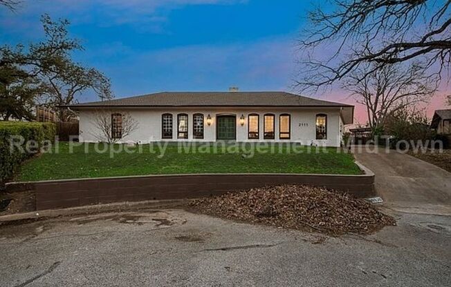 Stunning 4-Bedroom Retreat with Designer Touches, Pool & Backyard Oasis in Arlington!