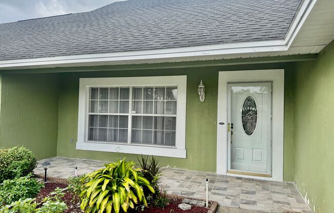 Beautiful Pool Home in Loma Vista, Davenport