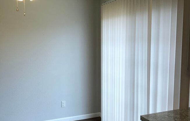 2 beds, 1 bath, 945 sqft, $1,575, Unit 085