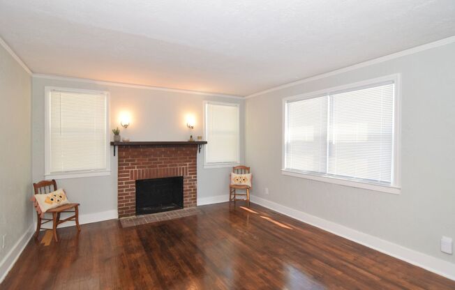 $995 - Updated 3 bed/2 bath house for rent off Wrightsboro Road, with fenced-in yard!