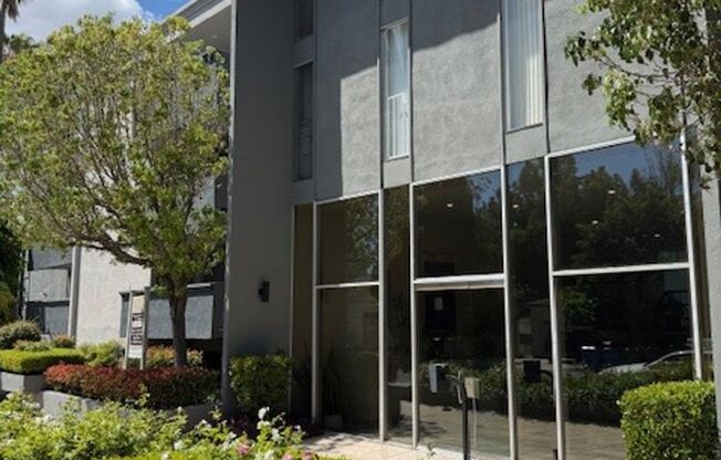 Encino Grand Manor