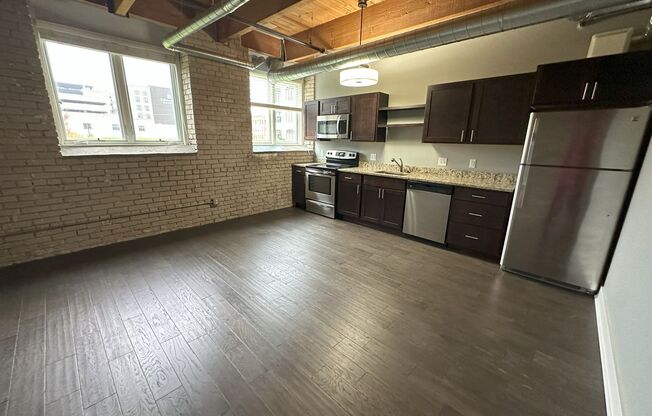 1 bed, 1 bath, 585 sqft, $1,650, Unit 225