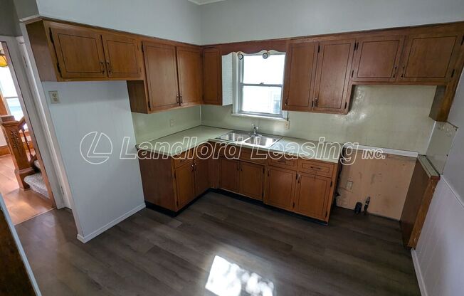 3 beds, 1 bath, $1,095