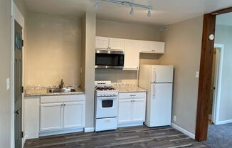 Studio, 1 bath, $850, Unit C - Lower Rear
