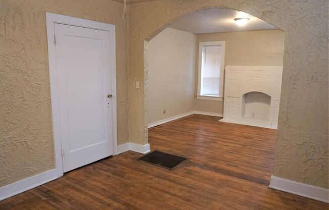 1 bed, 1 bath, 780 sqft, $675, Unit 1130 NE 17th St
