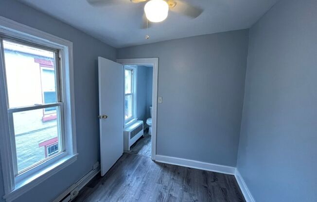 3 beds, 1 bath, $1,250