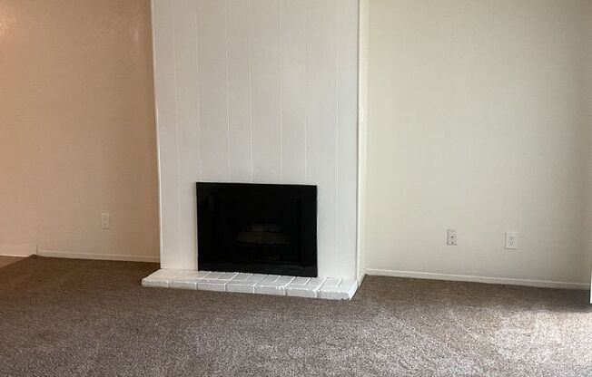 2 beds, 1 bath, 992 sqft, $1,250, Unit 4760-105