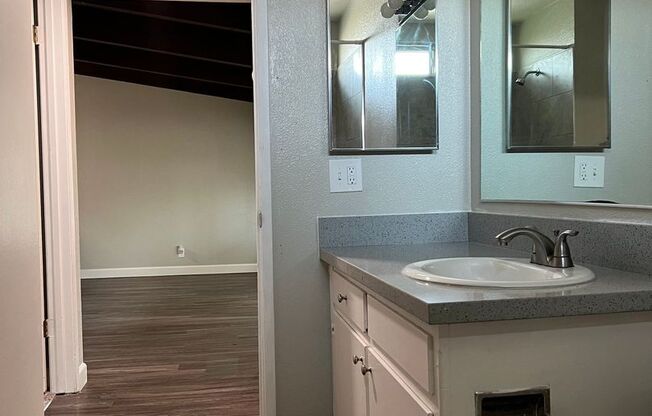 1 bed, 1 bath, 605 sqft, $1,200, Unit B40