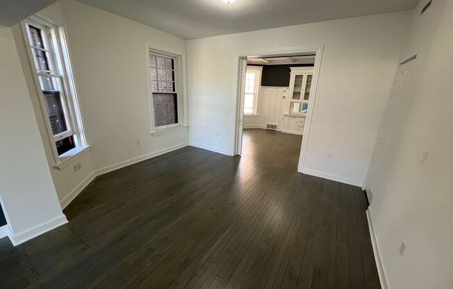 3 beds, 1 bath, $2,000, Unit 3