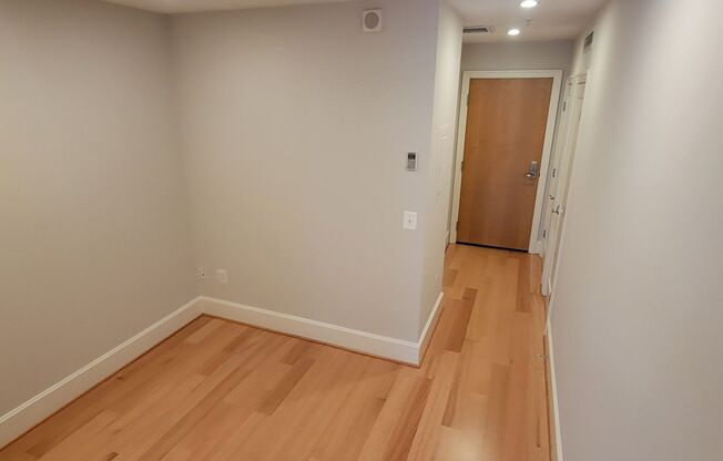 1 bed, 1 bath, $2,400, Unit 206
