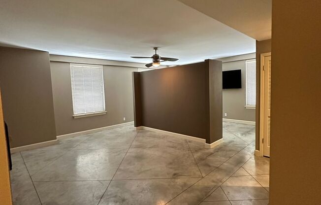 INCLUDES GARAGE PARKING AND INDOOR POOL! 1 BR/1 BA Downtown Memphis Condo in the Historic Claridge House