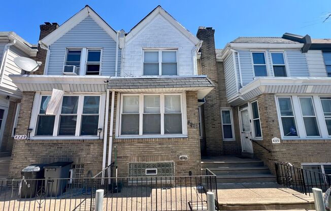 Gorgeous 3-Bedroom Townhome in Juniata! Available NOW!