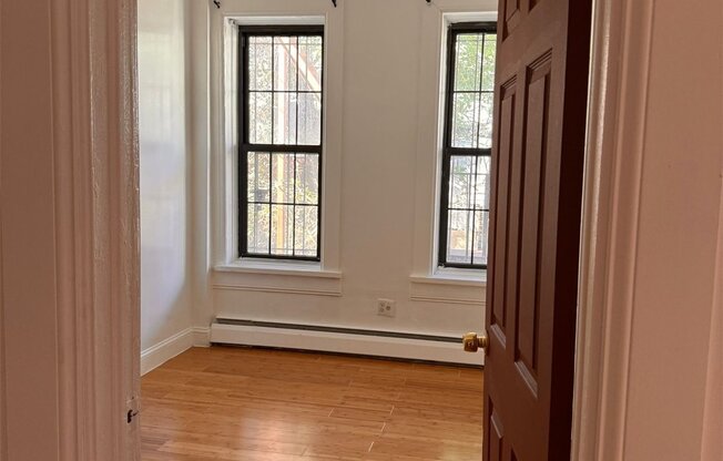 2 beds, 1 bath, $2,550