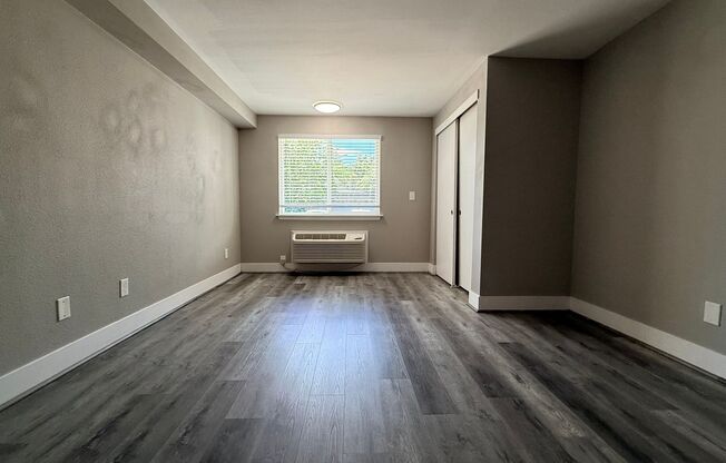 1 bed, 1 bath, 650 sqft, $1,100, Unit Azul Apartments- #151
