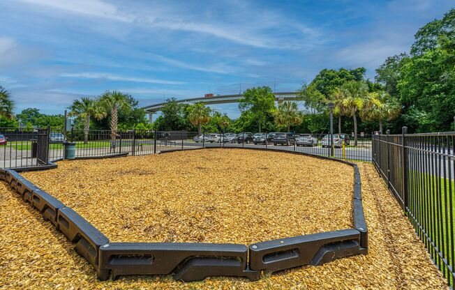 2 beds, 1 bath, 850 sqft, $2,100, Unit 113