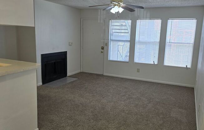 1 bed, 1 bath, 696 sqft, $825, Unit PG 1021