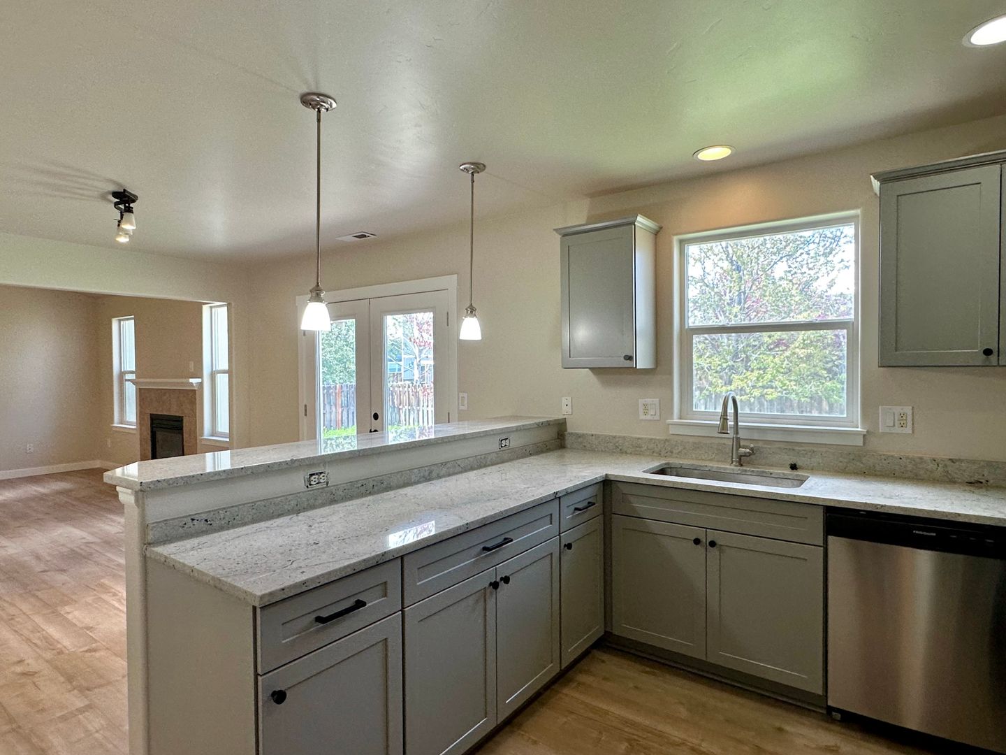 Fully Remodeled 3/2 in Redmond!