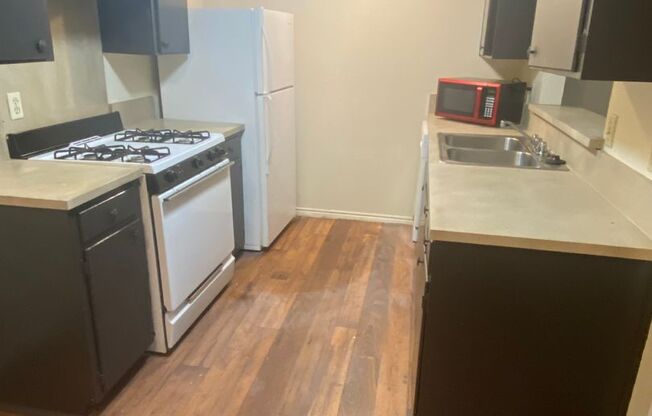2115 W Hickory