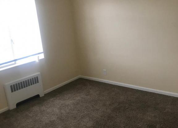 2 beds, 1 bath, 950 sqft, $1,595