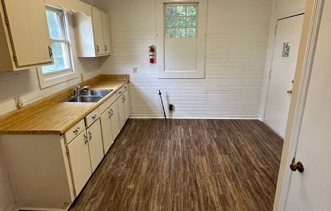 2 beds, 1 bath, $750