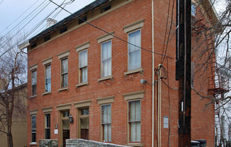 32 E. Hollister Street