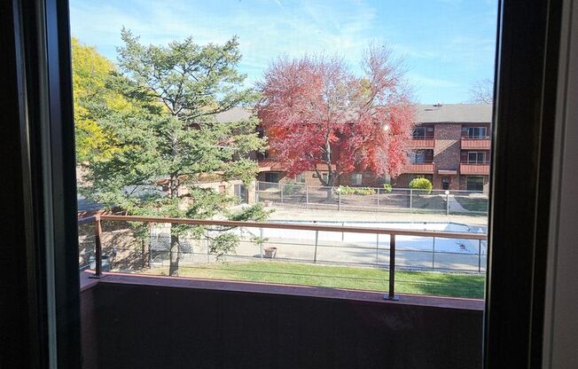 1 bed, 1 bath, 955 sqft, $1,195, Unit 33 - 205