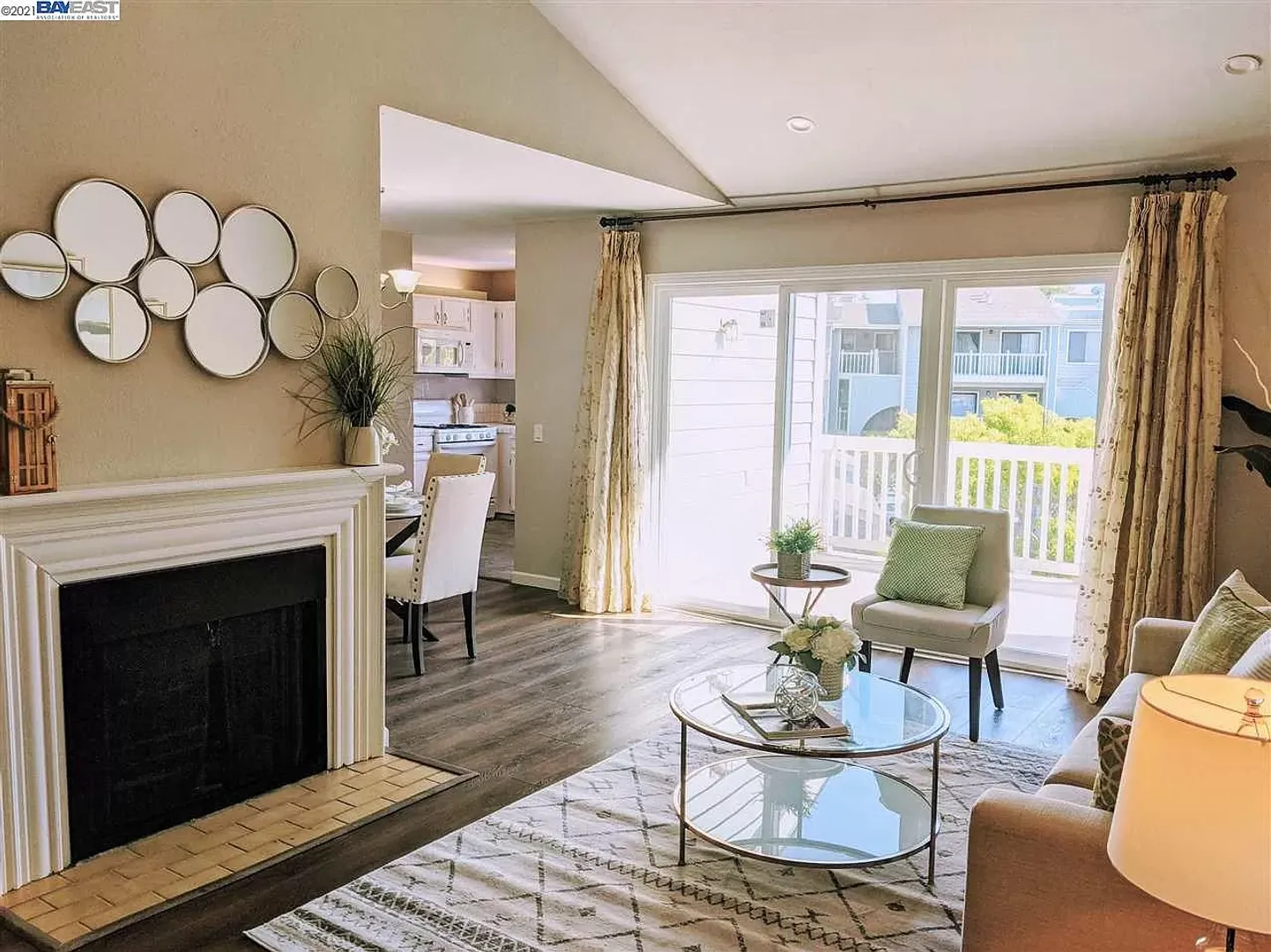 $2850 / 2 BR - GORGEOUS MEADOWBROOK CONDO IN CENTRAL FREMONT