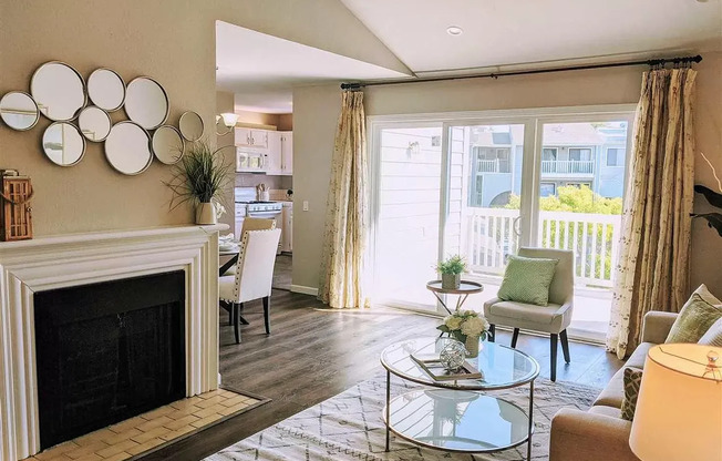 $2850 / 2 BR - GORGEOUS MEADOWBROOK CONDO IN CENTRAL FREMONT