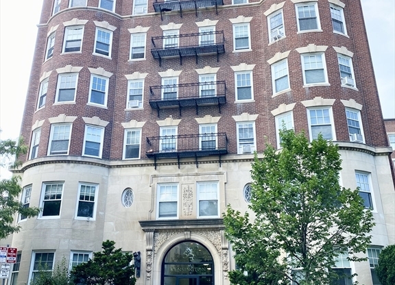 1 bed, 1 bath, 673 sqft, $3,350, Unit 39