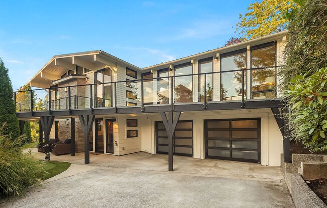 Kirkland West of Market - Luxury 3 Bedroom 3 Bath Home