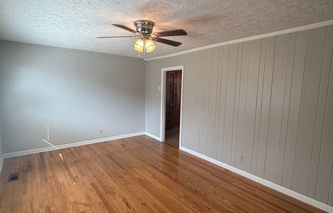 Updated 3bd/2bth home with Remodeled Master Suite & Prime Location!