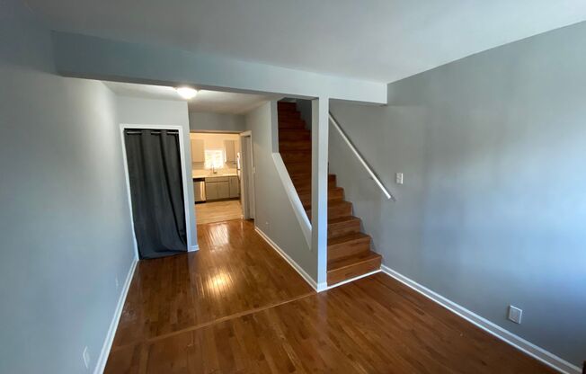 Lovely & Renovated Seton Hill 2bd + den/2ba CAC & W/D! Available 11/1