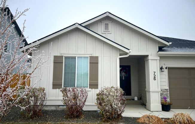 Beautiful 3 Bed 2 Bath home just off of Linder and Ten Mile