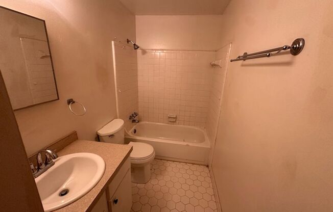 2 beds, 1 bath, $950