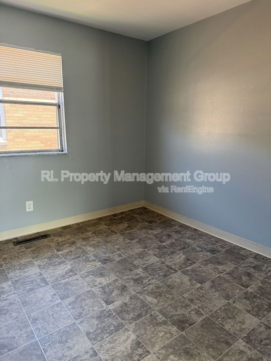 272 BROADMEADOWS BLVD