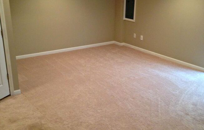 Updated 3 bed 2.5 luxury townhome in Mars PA!