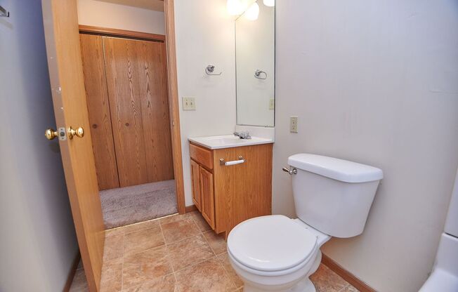 2 beds, 1 bath, 925 sqft, $1,025, Unit 1007