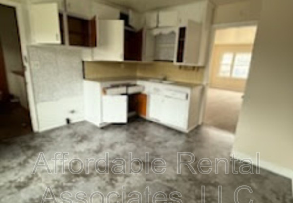 3272 N SHERMAN BLVD