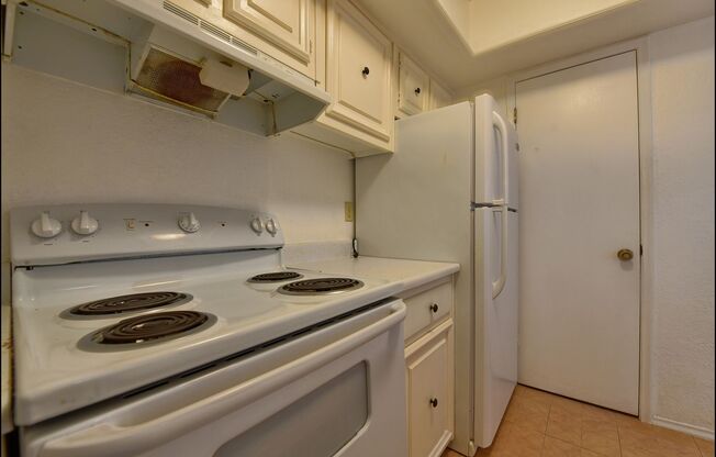 2 beds, 1 bath, $1,410, Unit # 19H