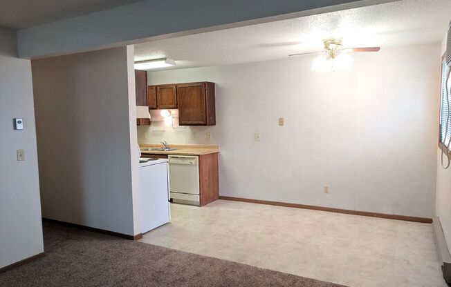 2 beds, 1 bath, 835 sqft, $695, Unit 101