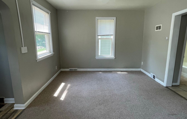 2 beds, 1 bath, $900