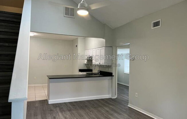 1 bed, 1 bath, 716 sqft, $1,325, Unit 5