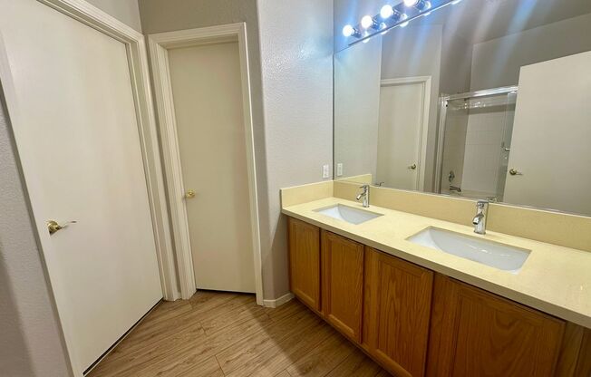 2 beds, 2 baths, $1,650, Unit UNIT 2011