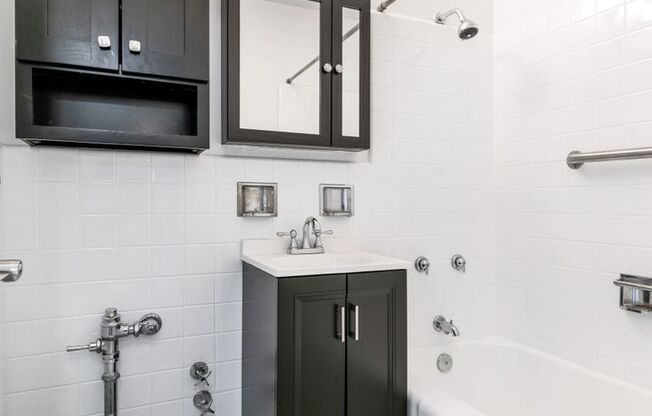 1 bed, 1 bath, 595 sqft, $2,200, Unit 1204